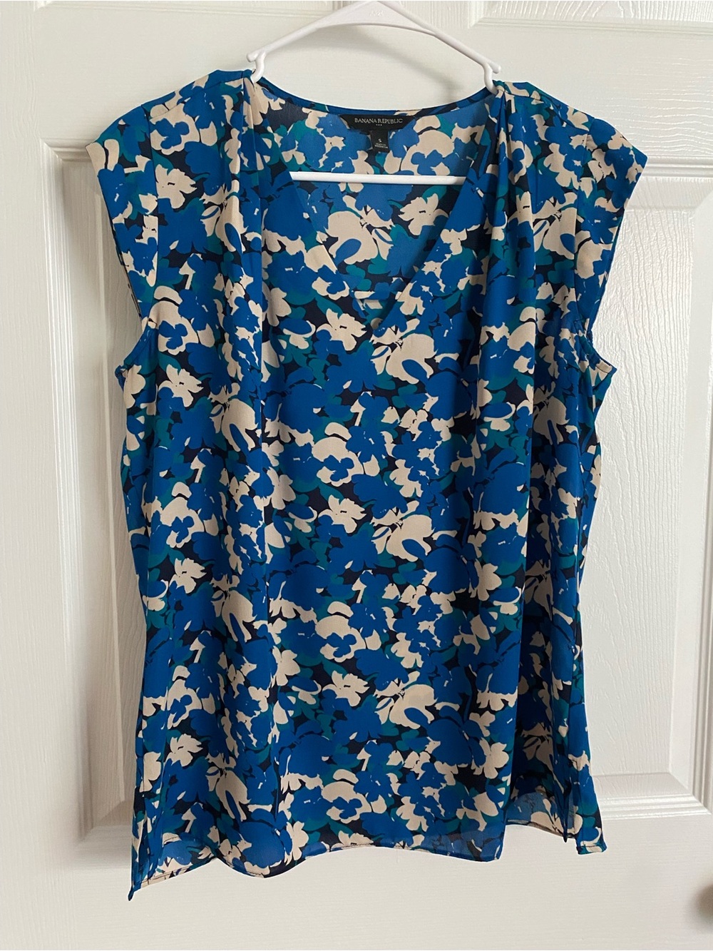 Banana Republic Blue and Cream Floral V-Neck Cap-Sleeve Top
